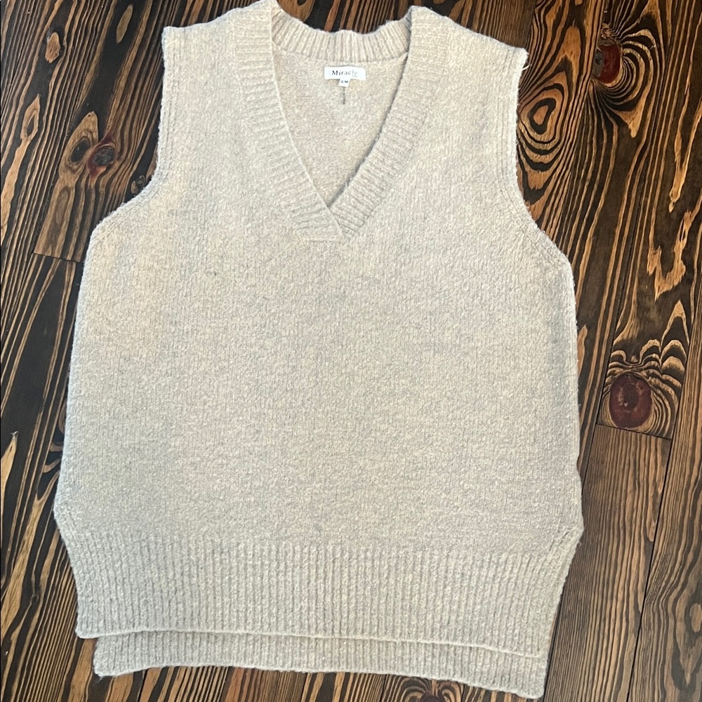 Miracle Women's V-Neck Sweater - Cream